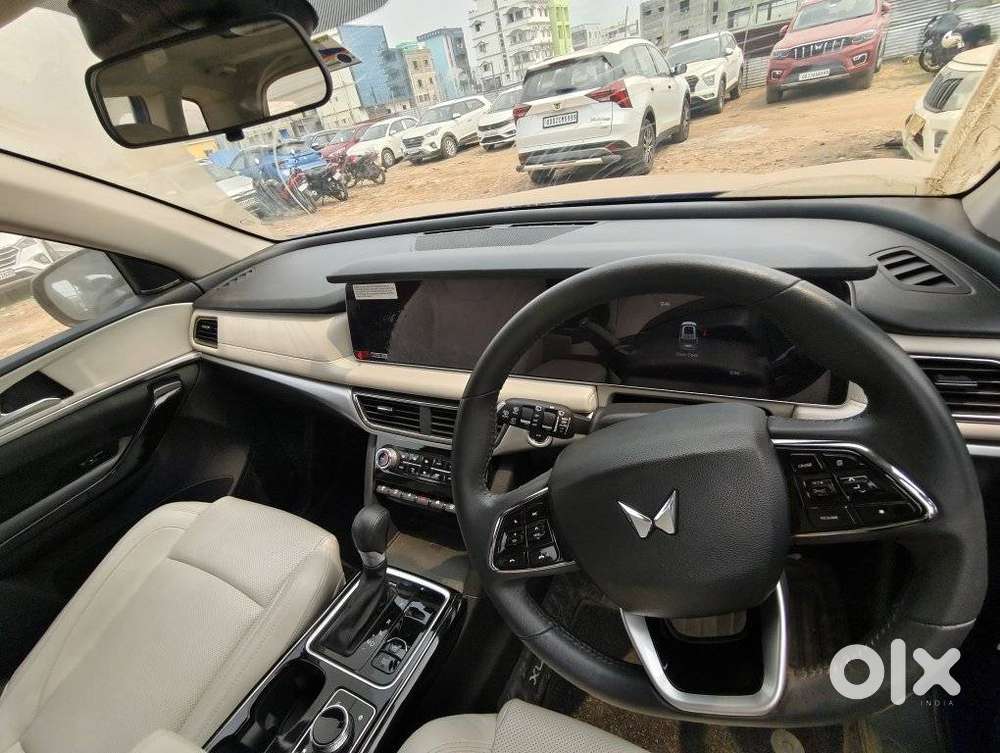 Mahindra Xuv700 2.0 Ax 7 Petrol At Luxury Pack Str, 2025