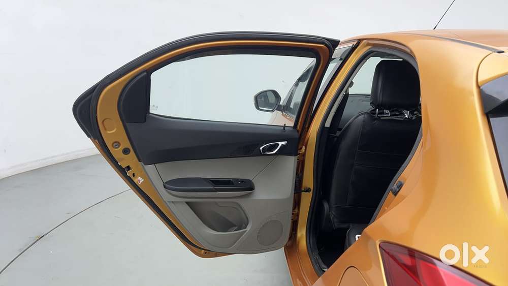 Tata Tiago Xza, 2017, Petrol