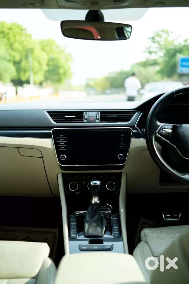 Skoda Superb 2.0 L&k Tsi At, 2023, Petrol