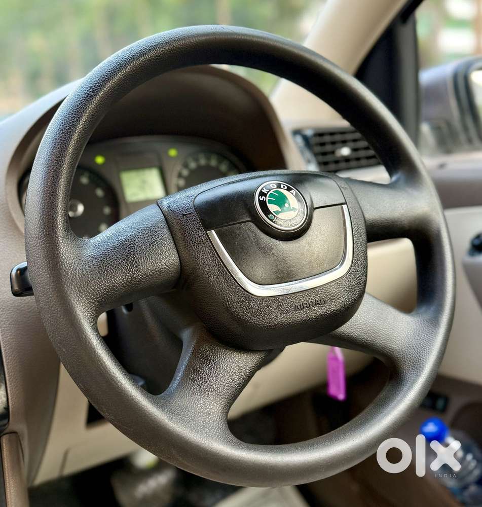 Skoda Rapid Elegance 1.6 Mpfi At, 2012, Petrol