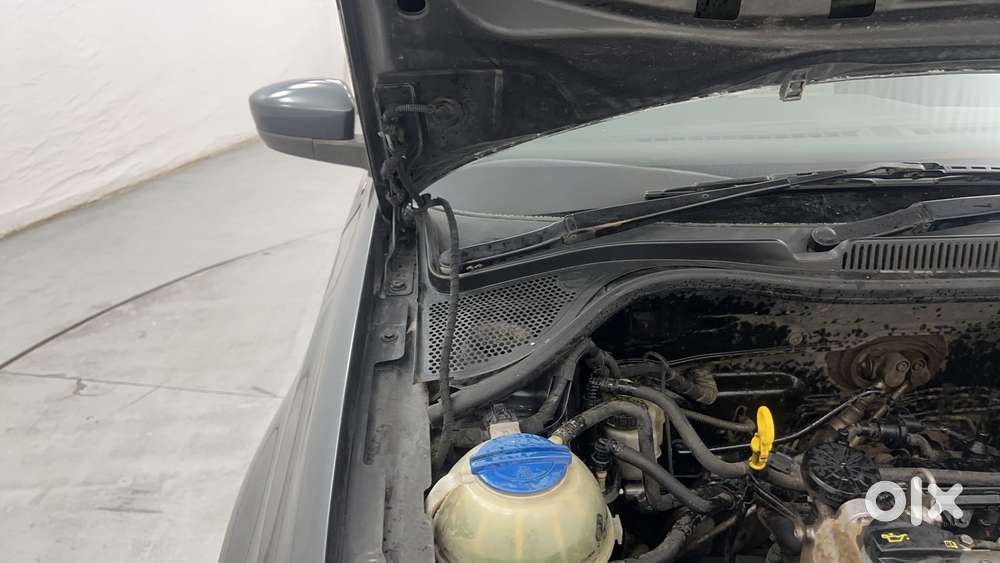 Volkswagen Polo Petrol Highline 1.2l, 2016, Petrol