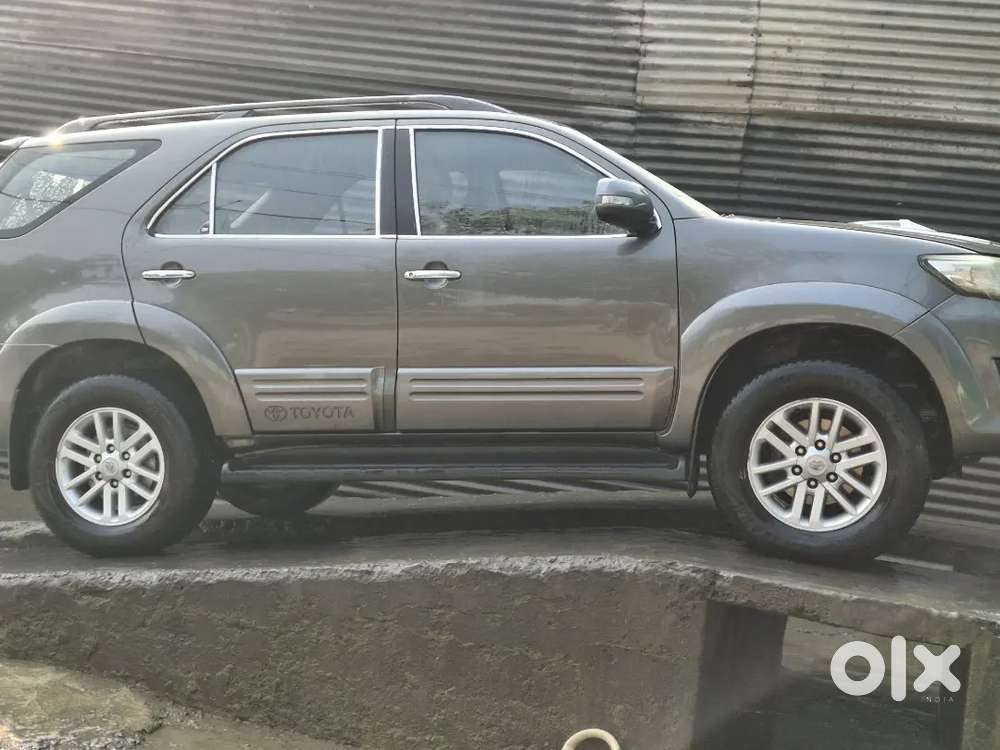 Toyota Serviced Maintain Brand Showroom Condition Fortuner New Tyres..