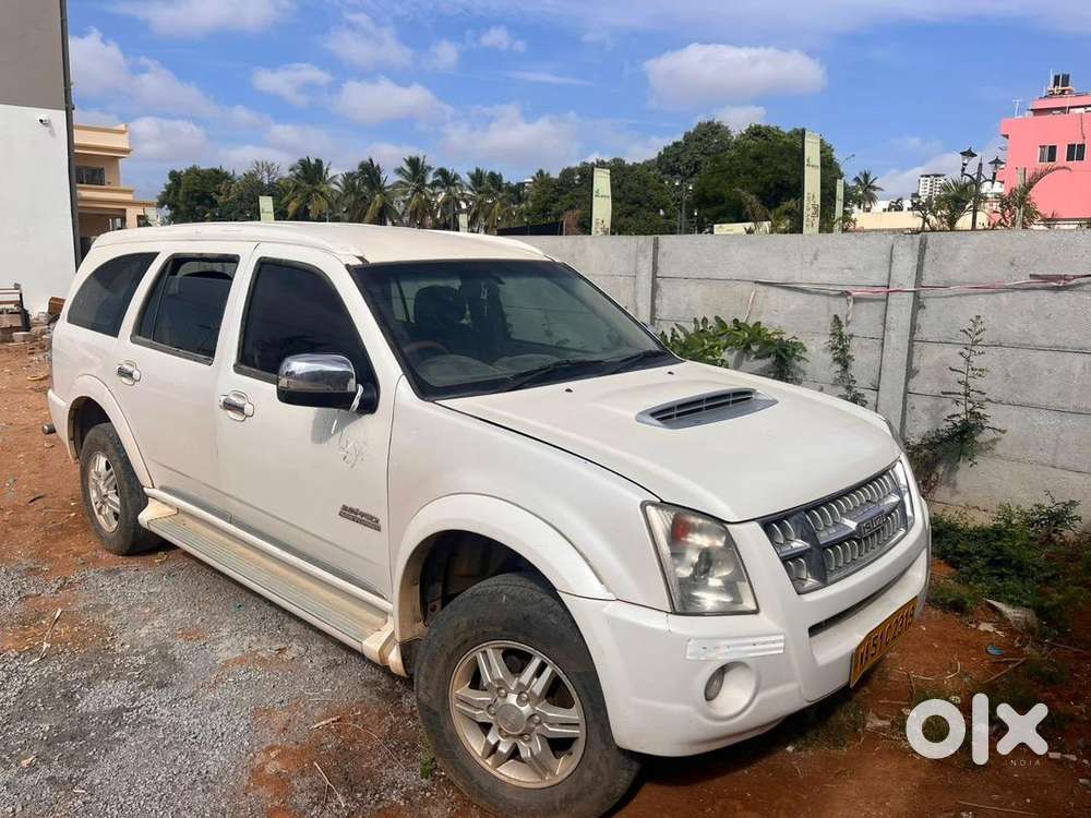 Isuzu Mu7 2015