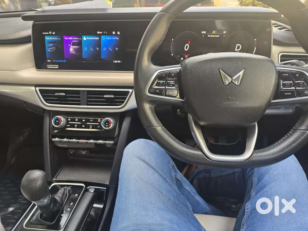 Mahindra Xuv700 2.0 Ax 7 Petrol At Str, 2023, Petrol