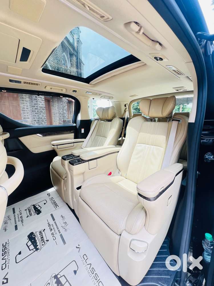 Toyota Vellfire 2.5 Executive Lounge, 2020, Cng & Hybrids