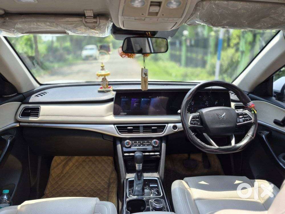 Mahindra Xuv700 2.2 Ax 7 Diesel At Luxury Pack Str, 2023, Diesel