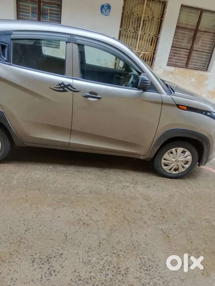 Mahindra Kuv 100 2018