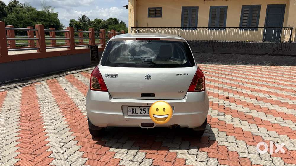 Maruti Suzuki Swift Lxi Bsiv, 2010, Petrol