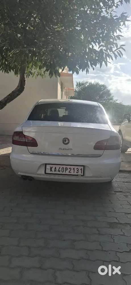 Skoda Superb 2011 Manual Car