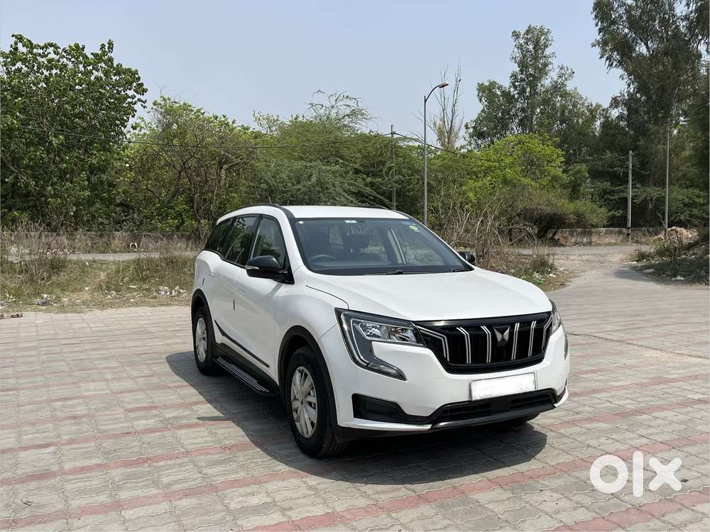 Mahindra Xuv700 2.0 Mx Petrol Mt 5 Str, 2023, Petrol