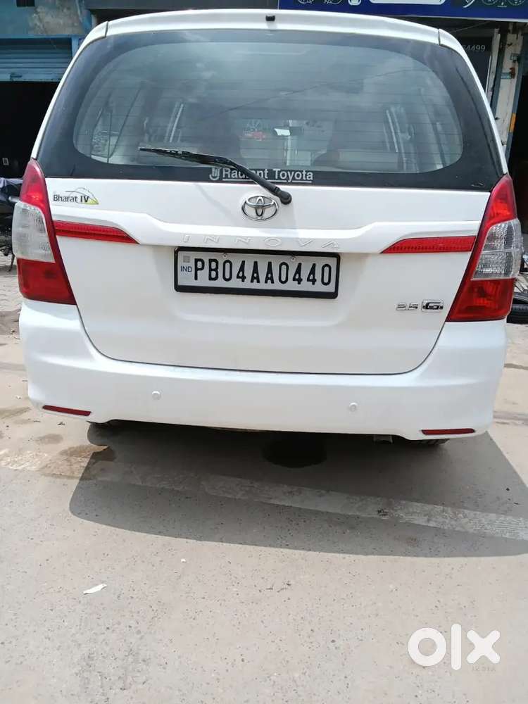 Toyota Innova 2.5 V 2014