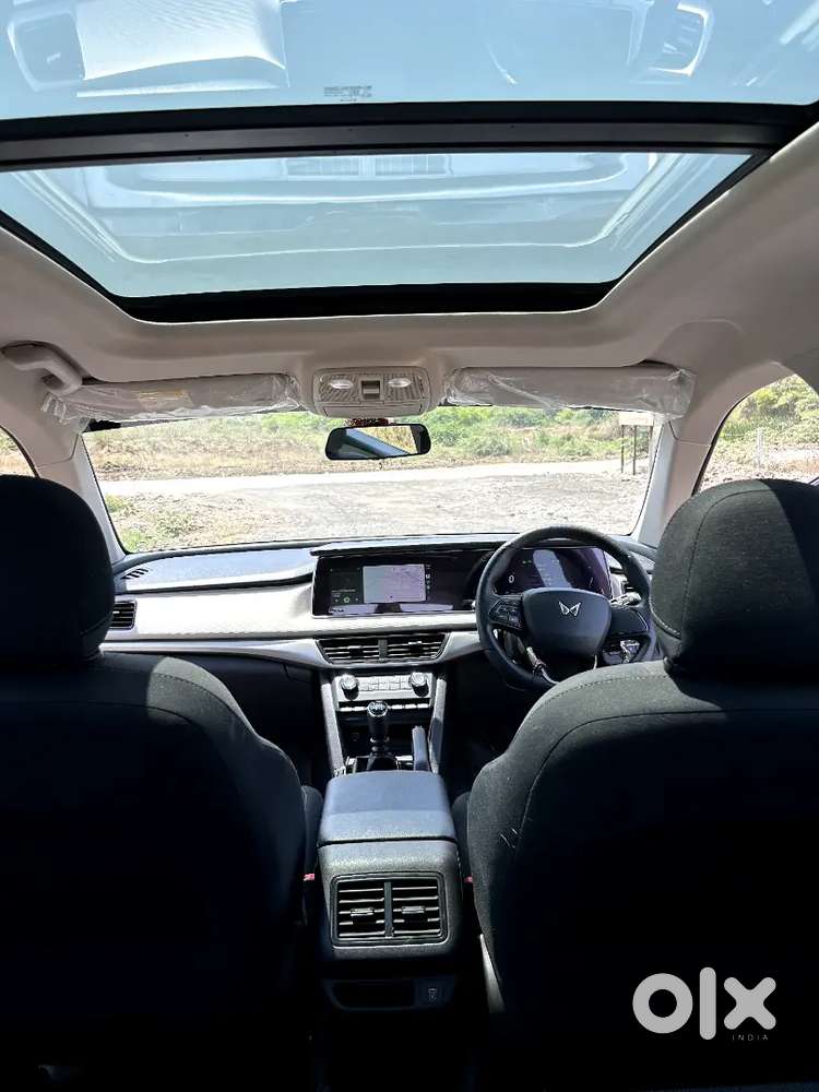 Mahindra Xuv700 Ax5 Diesel Manual 5 Seater
