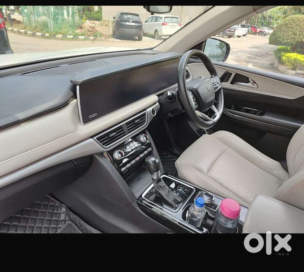 Mahindra Xuv700 2.0 Ax 7 Petrol At Luxury Pack Str, 2022, Petrol