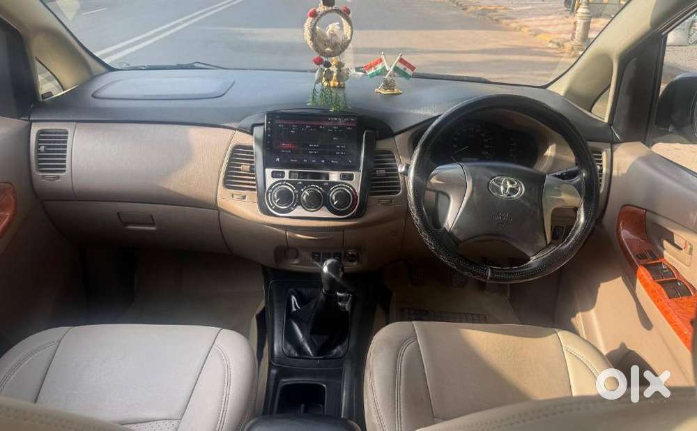 Toyota Innova 2.5 Gx (diesel) 8 Seater Bs Iv, 2015, Diesel
