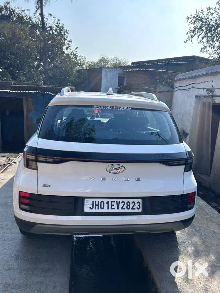 Hyundai Venue 2022 Petrol 30000 Km Driven