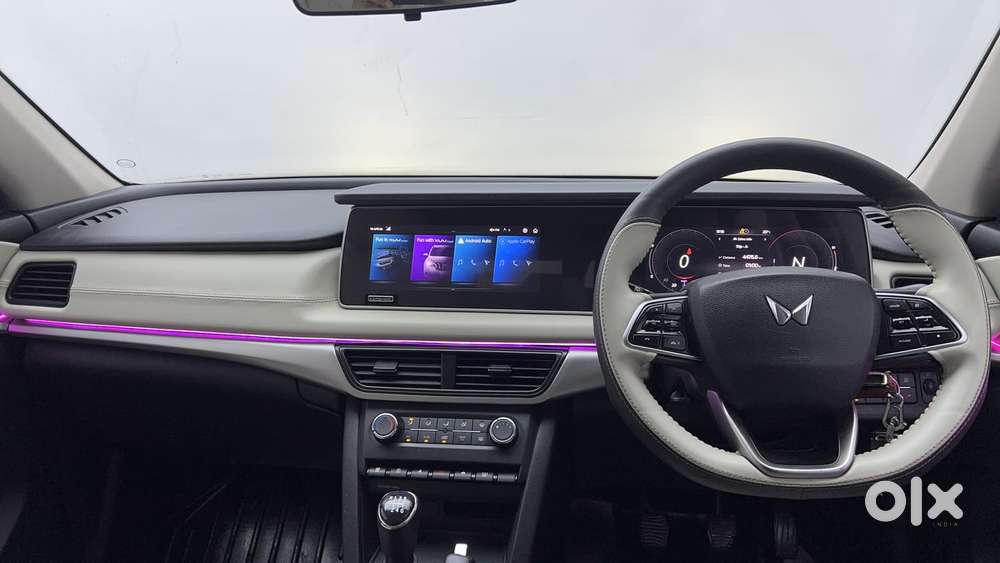 Mahindra Xuv700 2.0 Ax 5 Petrol Mt 7 Str, 2022, Petrol