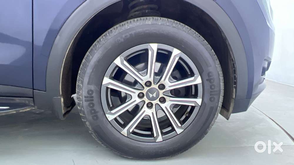 Mahindra Xuv700 2.0 Ax 7 Petrol Mt Str, 2023, Petrol