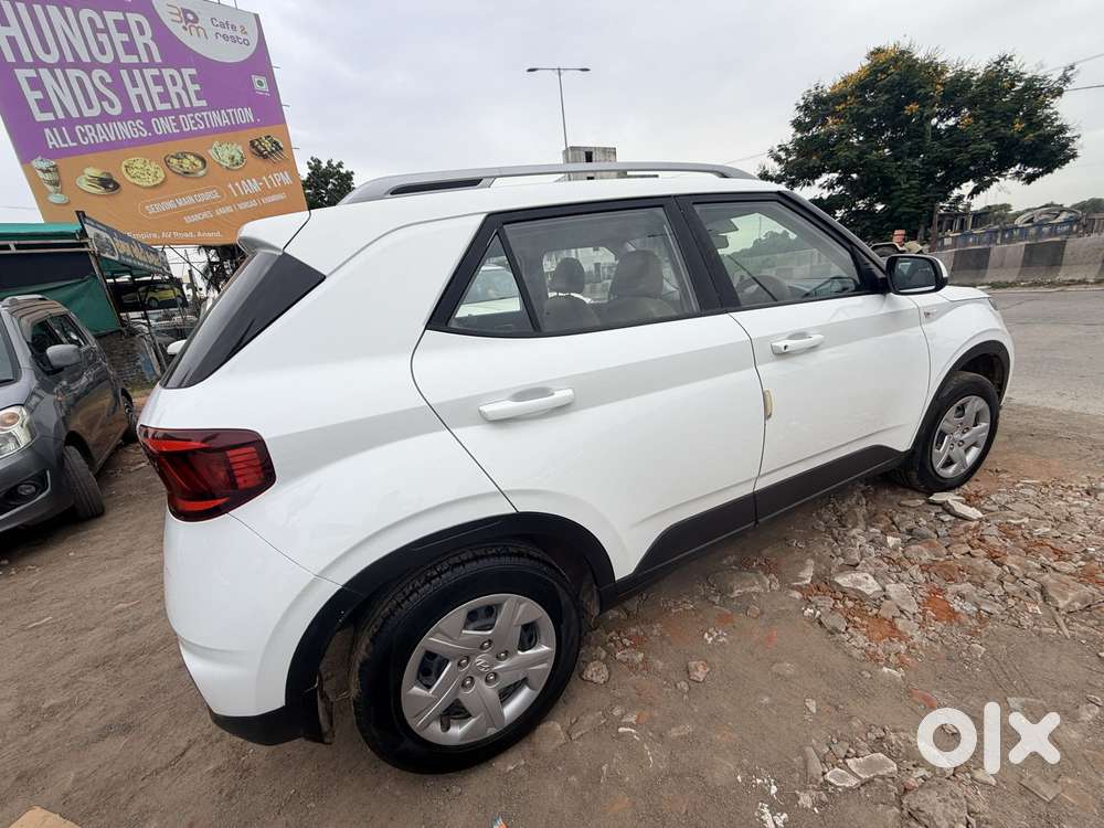 Hyundai Venue 1.2 S (o), 2020, Cng & Hybrids