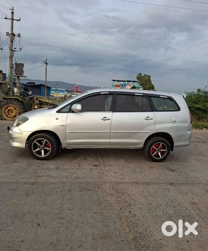 Toyota Innova 2011