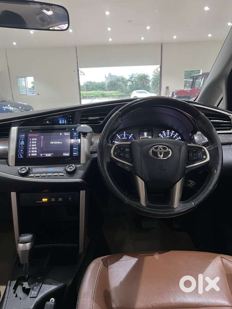 Toyota Innova Crysta 2.8 Zx At 7 Seater, 2017, Diesel