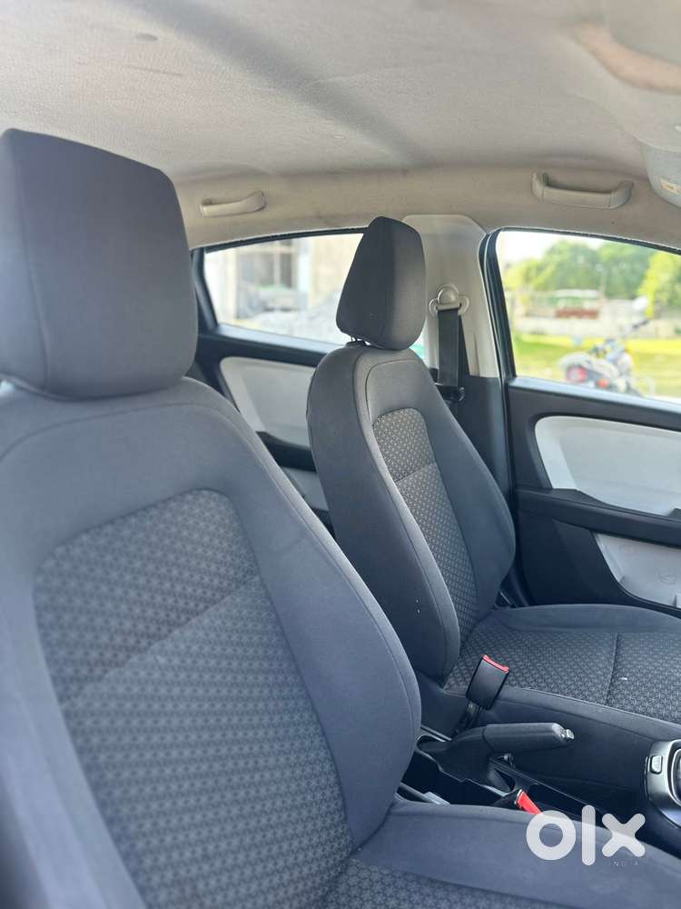 Tata Altroz 1.2 Xe, 2021, Petrol