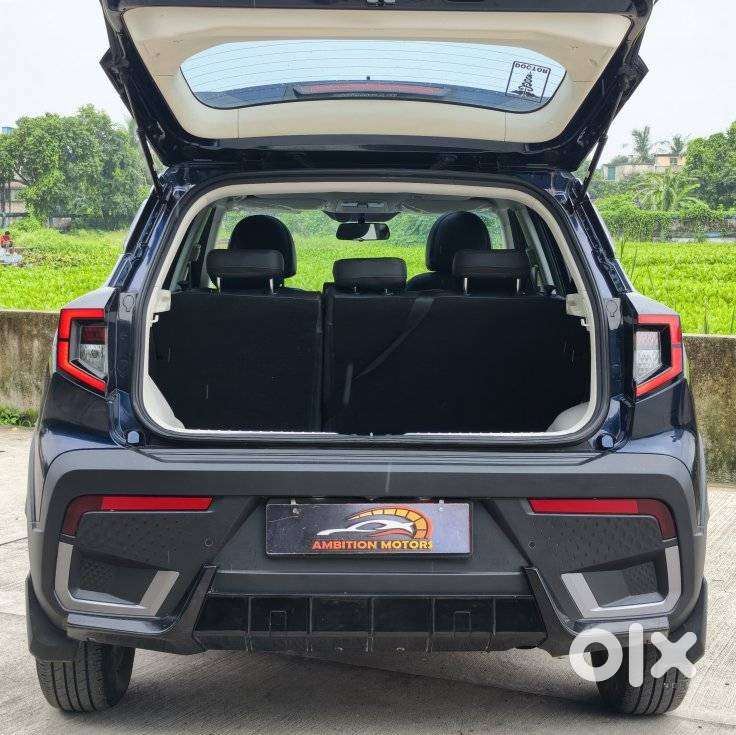 Mahindra Xuv 3xo Ax5 Pm Mt, 2024, Petrol