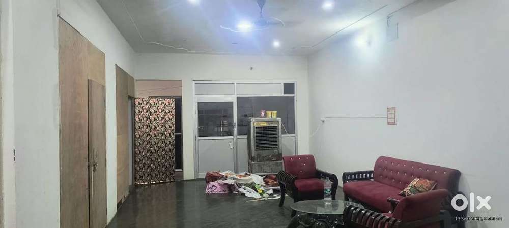 Commercial Hall On road Best location 1 Hall + 4 Cabin