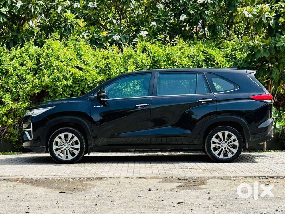 Toyota Innova Hycross 2.0 Zx Hybrid 7 Str, 2025, Petrol