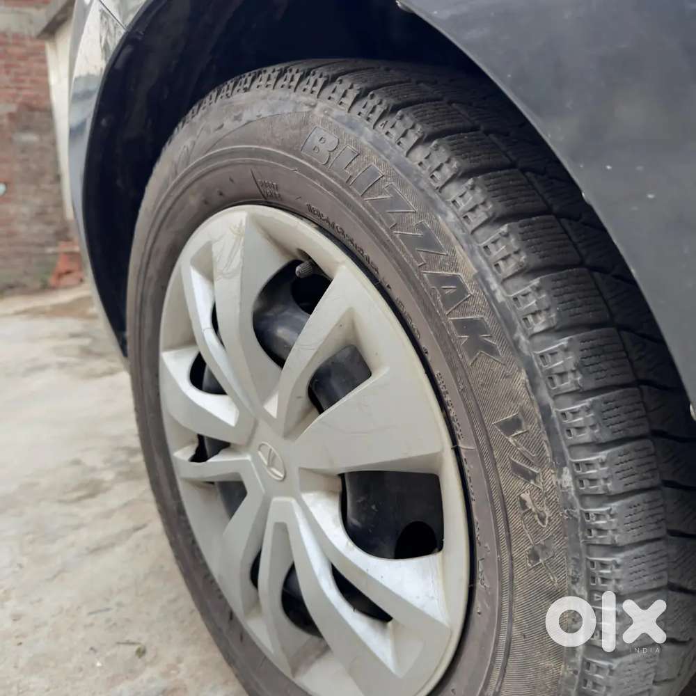 Only 27000 Kilometers Running  Sedaan Car