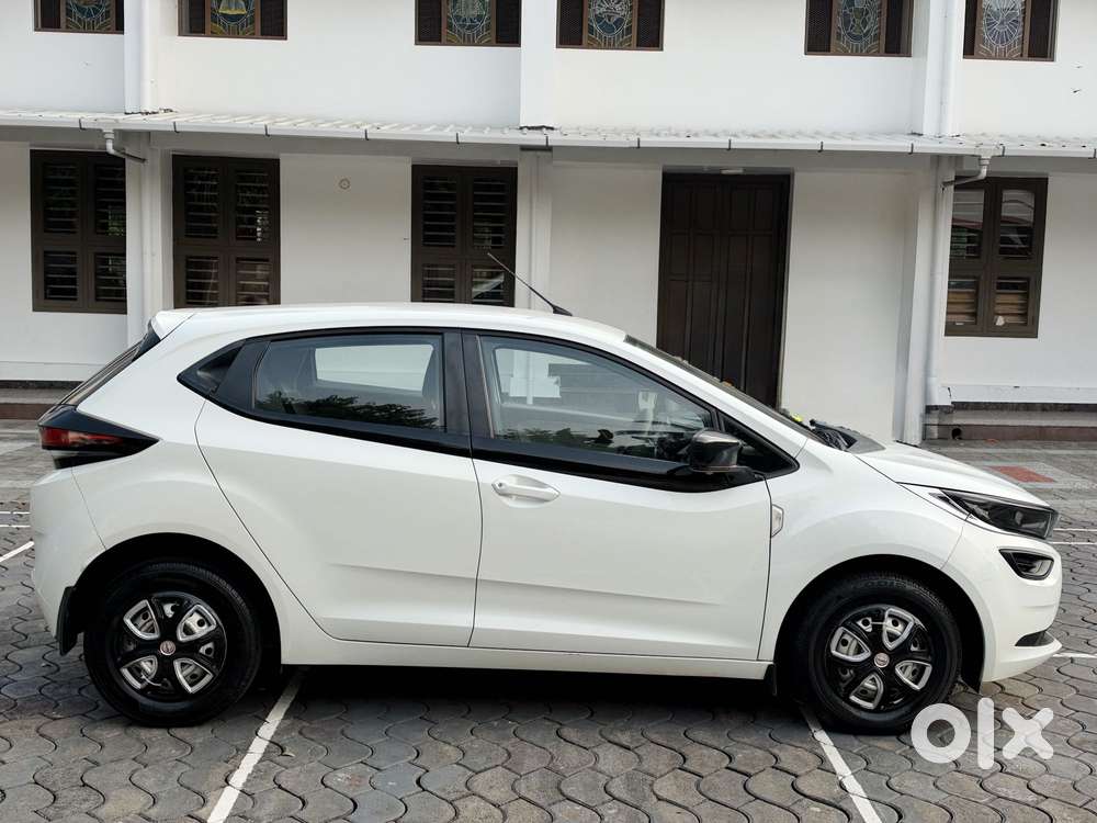 Tata Altroz 1.2 Xe, 2021, Petrol