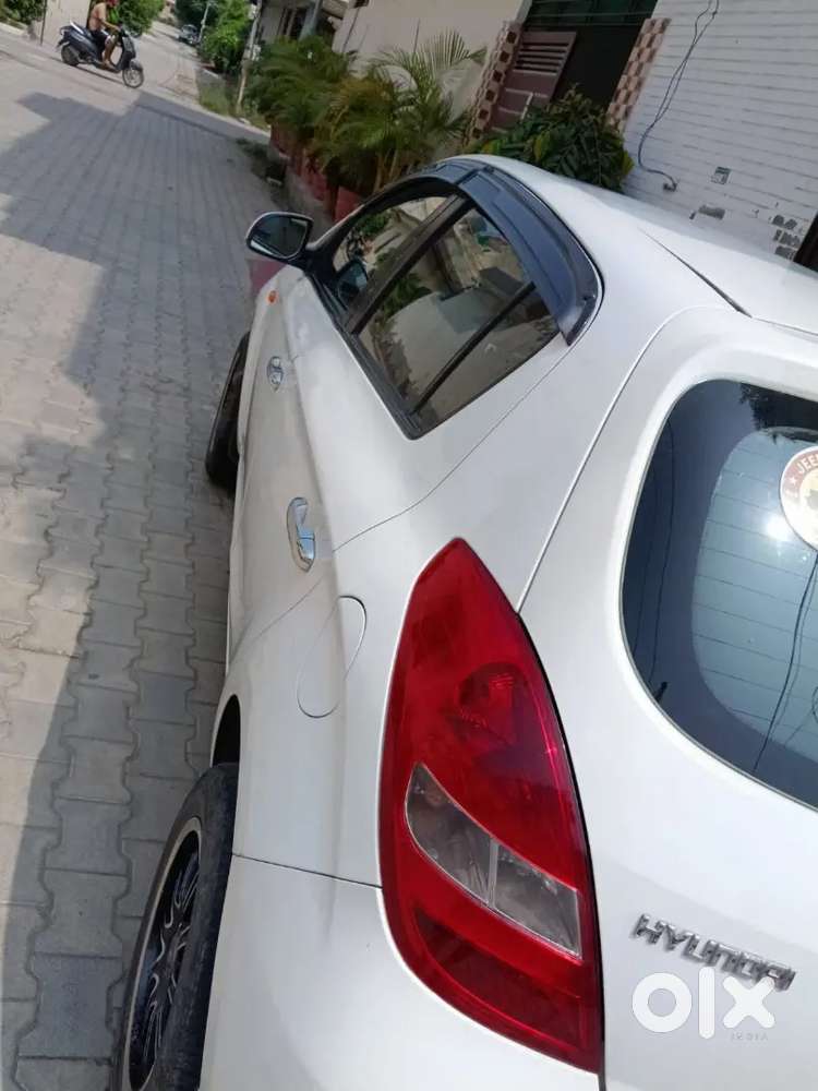 Hyundai I20 Magna 2011 Registed 2013 Valid Upto 08/2028