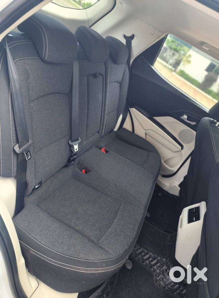 Mahindra Xuv 3xo Ax5 1.5 Diesel Autoshift Plus, 2024, Diesel