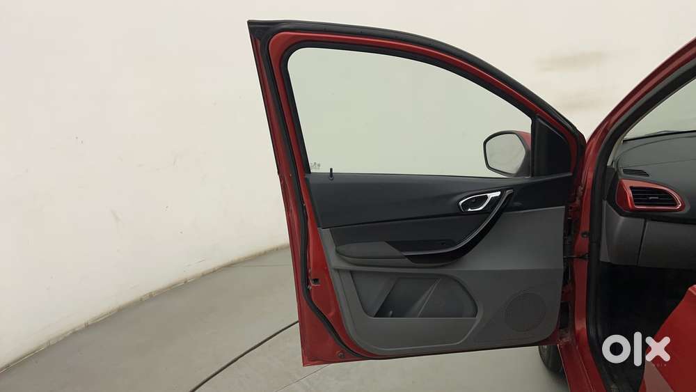 Tata Tigor Xza, 2018, Petrol