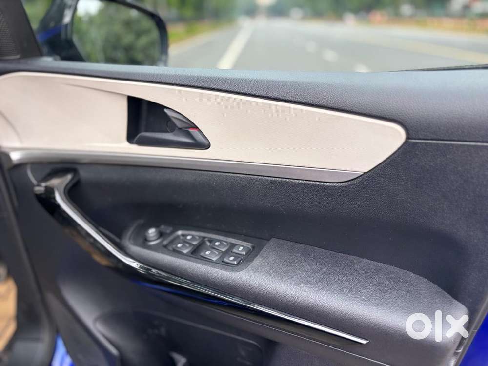 Mahindra Xuv700 2.2 Ax 5 Diesel At 7 Str, 2023, Diesel