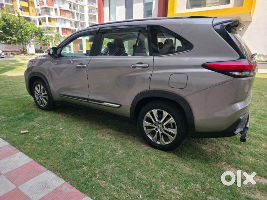 Toyota Innova Hycross 2.0 Zx (o) Hybrid 7 Str, 2023, Petrol