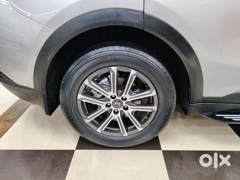 Mahindra Xuv700 2.2 Ax 7 Diesel At Luxury Pack Str Awd, 2022, Diesel