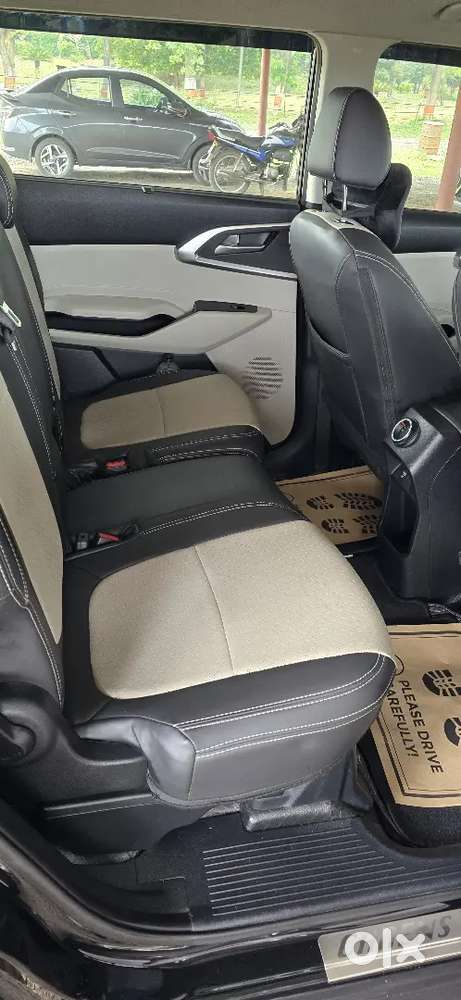 Kia Carens Premium Petrol Manual 2024