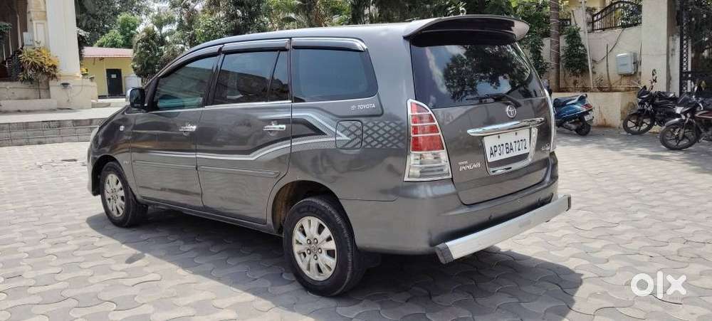Toyota Innova 2.5 V Diesel 8-seater, 2009, Diesel