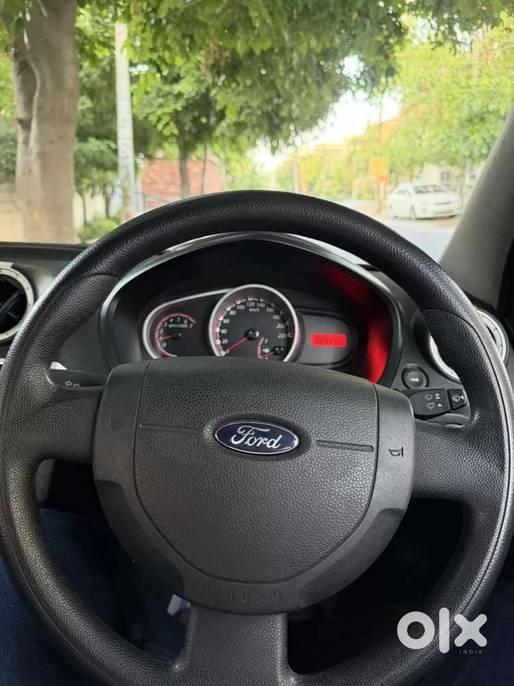 Ford Figo Petrol Titanium, 2011, Petrol