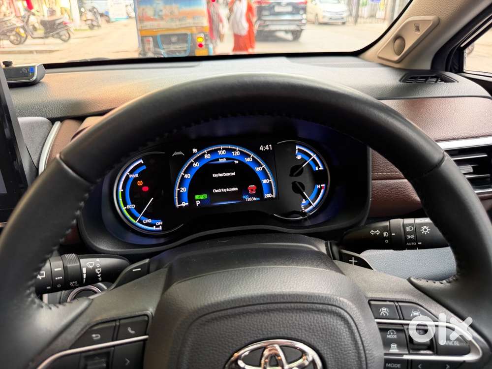 Toyota Innova Hycross 2023 Petrol 19000 Km Driven