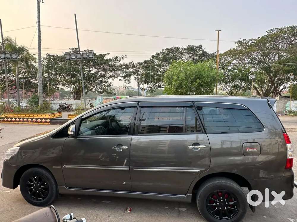 Innova (2012) 2.5 V 7 Seater