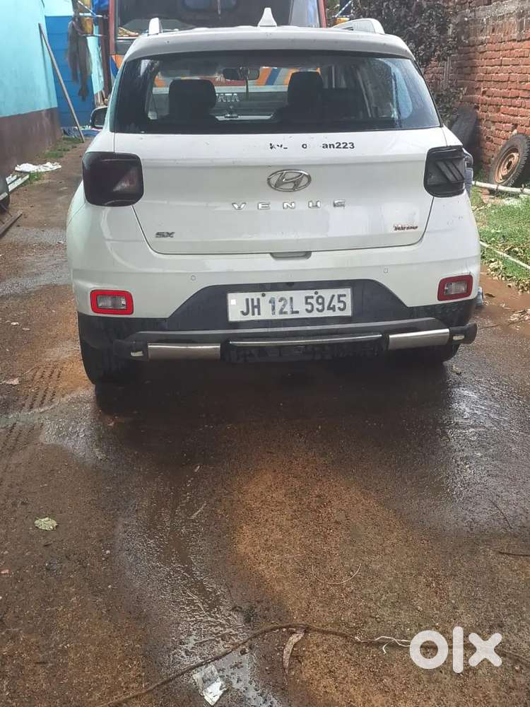 Hyundai Venue 2022 Petrol 82000 Km Driven