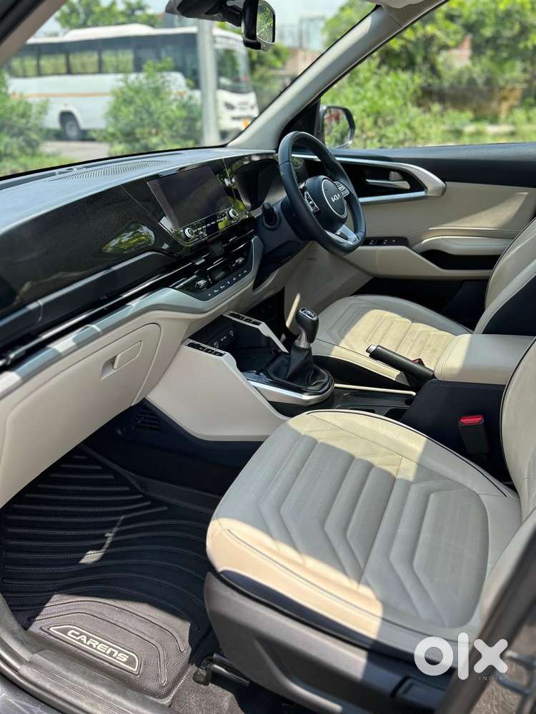 Kia Carens Luxury 1.5 Diesel Imt 7 Str, 2023, Petrol
