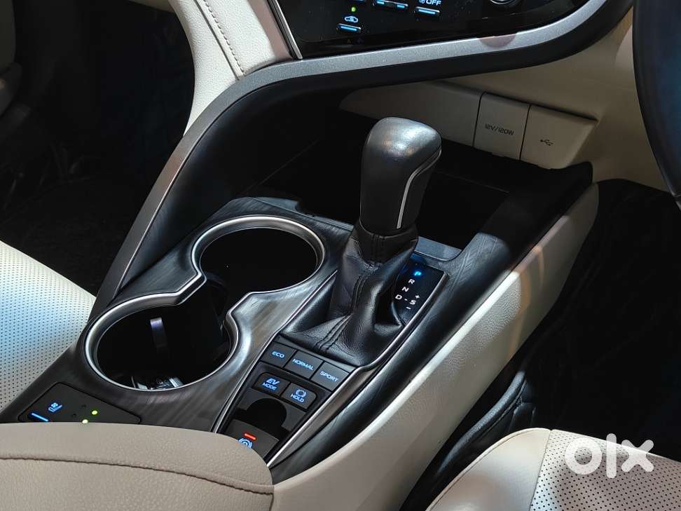 Toyota Camry Hybrid, 2024, Petrol