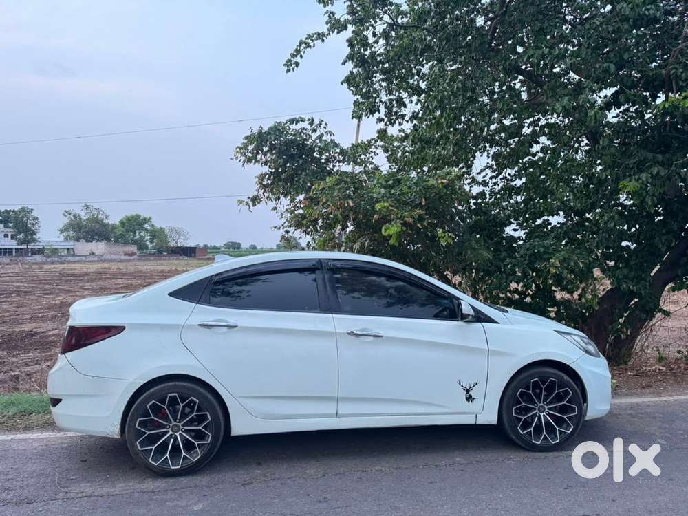 Hyundai Fluidic Verna 2011
