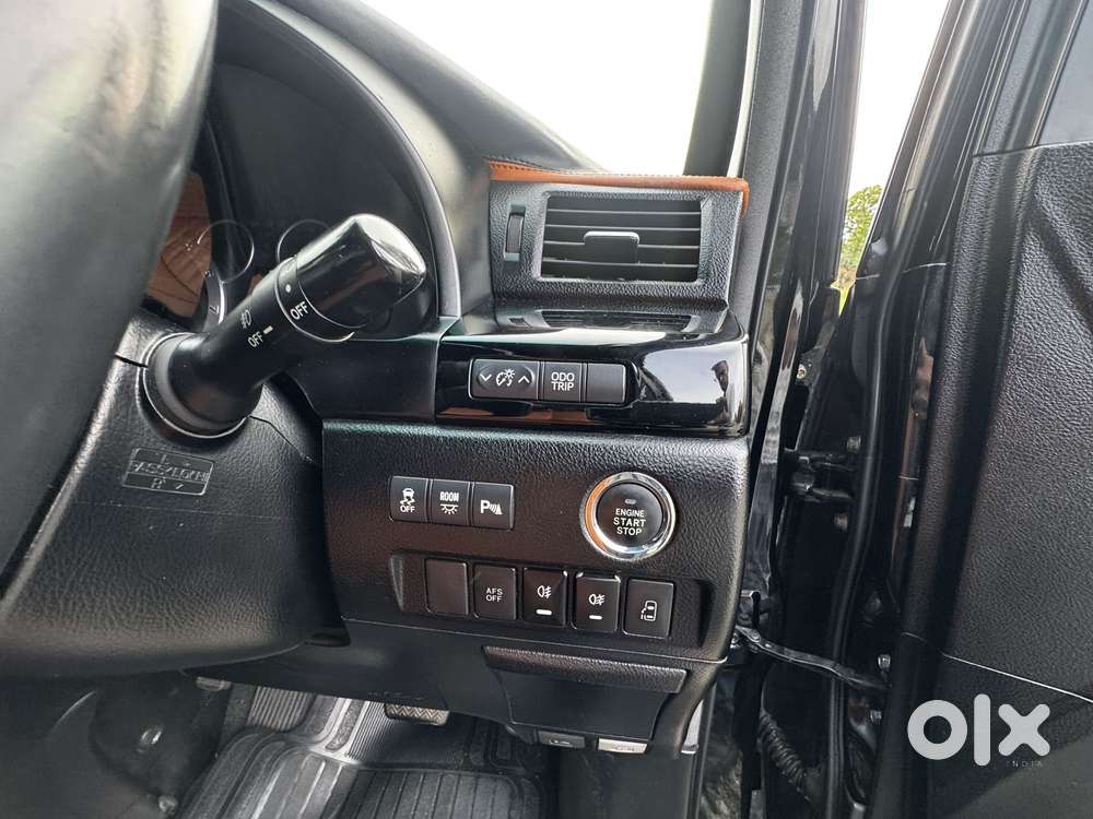Toyota Alphard 3.0 V6, 2011, Petrol