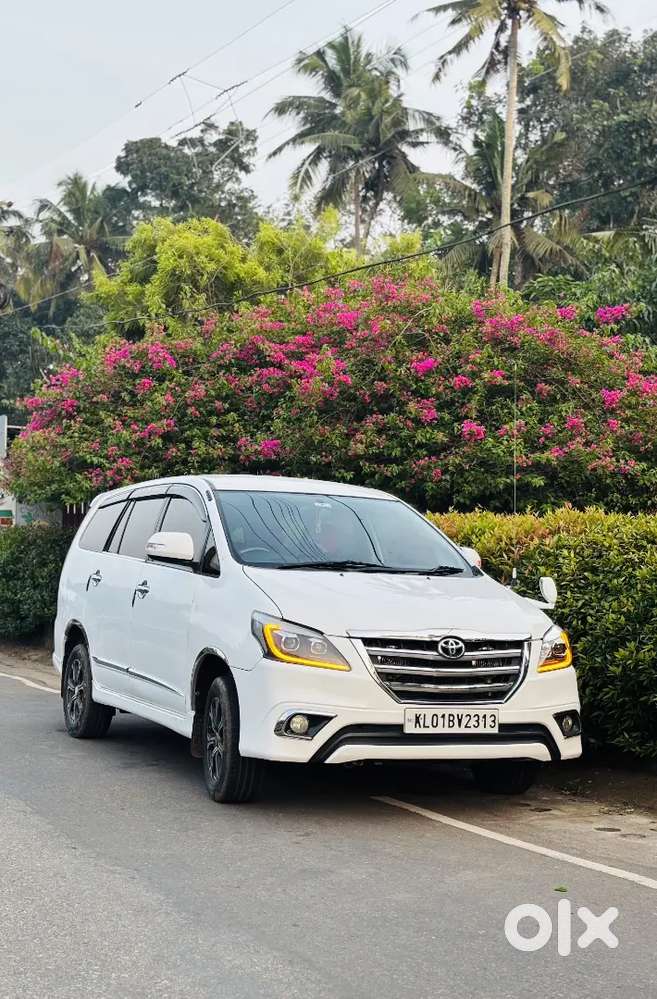 Toyota Innova Diesel 2015 Variant