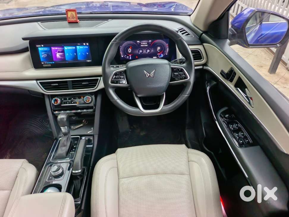 Mahindra Xuv700 2.0 Ax 7 Petrol At Str, 2022, Petrol