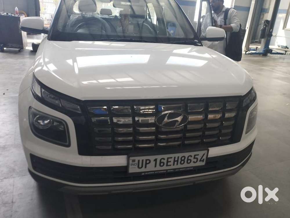 Venue 21k Km 2 Year Old First Owner Loan Cleared
