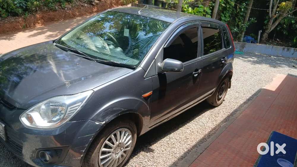 Model 2012 
Good Condition 
Diesel 
Chilling Ac
Power Steering 
2 Powe